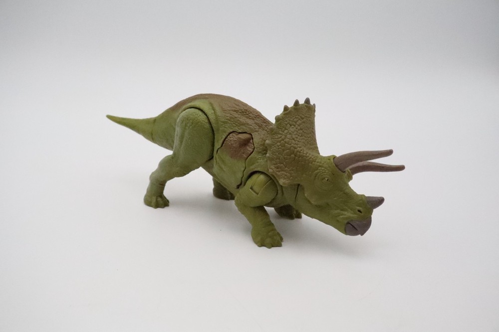Jurassic World Fallen Kingdom Battle Damage Triceratops Dinosaur Figure Mattel