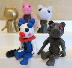 Lot of 5 Roblox Piggy Series 1 Mini Figures, Robby, Clowny, Gold Chase, Memory