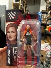 BECKY LYNCH – WWE Basic Action Figure MATTEL 6-inch Card Crease DAMAGED PACKAGE