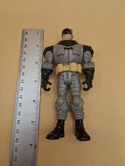 2009 DC Comics 5” Toy Batman Gray Black Yellow Action Figure.