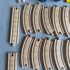 LOT of Vintage Thomas The Train Wooden Railway Tracks 69 Pieces Maron Bridge