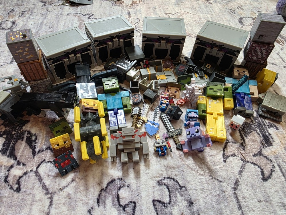 Minecraft Dungeons Battle Chest Lot Multiple Chests And Extras Mattel Jazwares