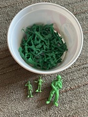 Toy Story Bucket O Soldiers 45 Green Army Men Thinkway Disney Pixar Plus 3 Extra