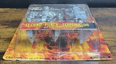 1997 Kenner T2 Terminator 2 3D Techno-Punch Terminator 6″ Action Figure NIP