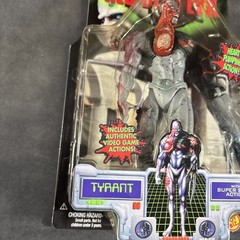 TYRANT RESIDENT EVIL VIDEO GAME SUPER STARS TOYBIZ VINTAGE ACTION FIGURE NEW YLW