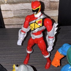 Mixed lot of 4 action figures (PLEASE READ THE DESCRIPTION)