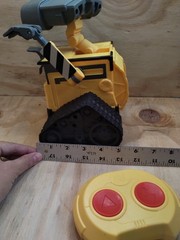 Thinkway Toys RC WALL-E Robot with Remote 8.5″ WORKS batteries not included