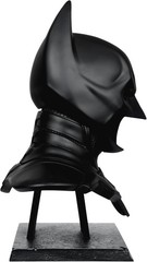 – DC Direct Batman: the Dark Knight (2008) Cowl Replica 1:1 Scale