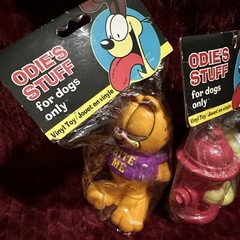 Garfield Odie’s Stuff 2 Vinyl Chew Dog Toys Jim Davis Vintage Fire Hydrant New