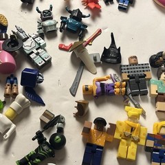 Huge! 50+ Roblox Action Figures & Accessories Collectors Carry Case – Mixed Lot