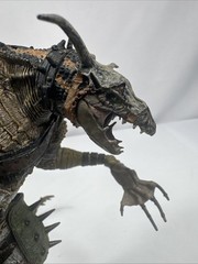 McFarlane Dragons Series 3 Komodo Dragon Clan Quest Lost King 2006 w Base