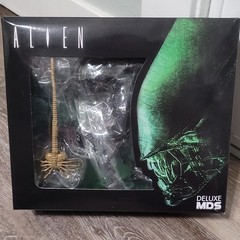 Mezco MDS Alien 1979 Deluxe Xenomorph 7″ Stylized Figure Set PRE-OWNED