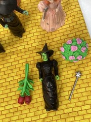 Vintage Wizard of Oz Figures Glinda,Witch,Yellow Brick Rd.+ (F3)