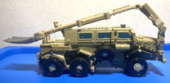 Hasbro Transformers: Studio Series 33 – Voyager Bonecrusher Action Figure