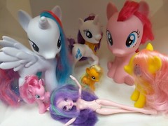 Lot Of 27 My Little Pony Figures All 2000’s, Varies Sizes & Bag Of Brushes