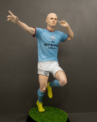 Custom Erling Haaland figure statue 27cm -action figure – collectible – headmade