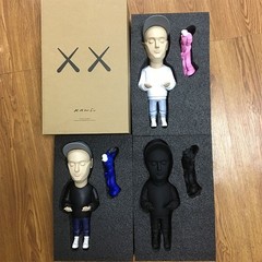 Celebrity Artist Actor Designer Culture Luxury Figure (Bryan Donnelly Kaws Pink)
