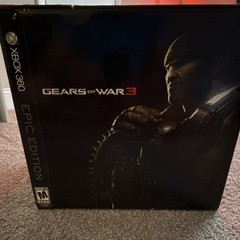Xbox 360 Gears of War 3 Epic Edition Figure w/ Art & Design of Gears of War Book