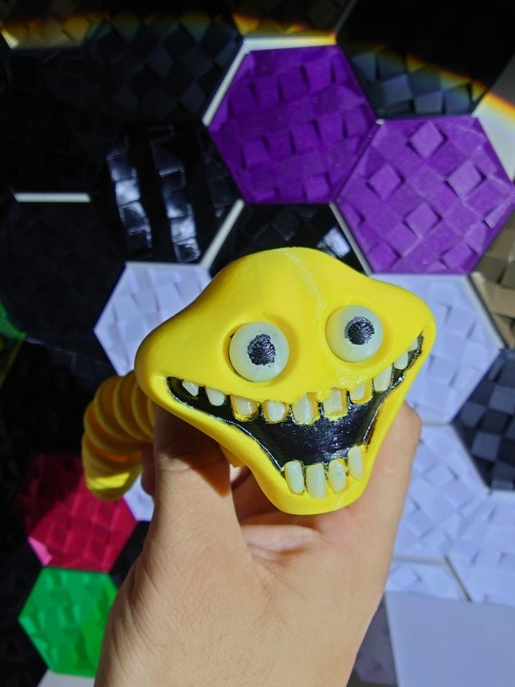 Hungry Worm – glow in the dark