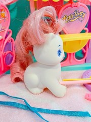 1990 Mattel Little Pretty Kitty Perm N Play Playlet Snow Curl Lady Lovely Locks
