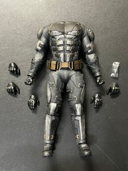 Hot Toys TMS085 Justice League Tactical Batman 1/6 Scale Bat Suit & Hand Set