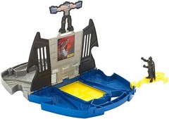 Mattel Batman Batcave Playset Mighty Minis Included! 2 in 1 Case Becomes Playset
