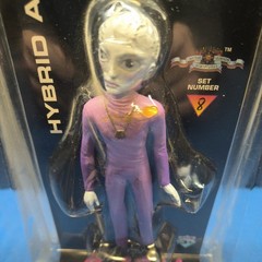 Men in Black Hybrid Alien Set Number 8 MIB Action Figure Card Shadowbox 55008
