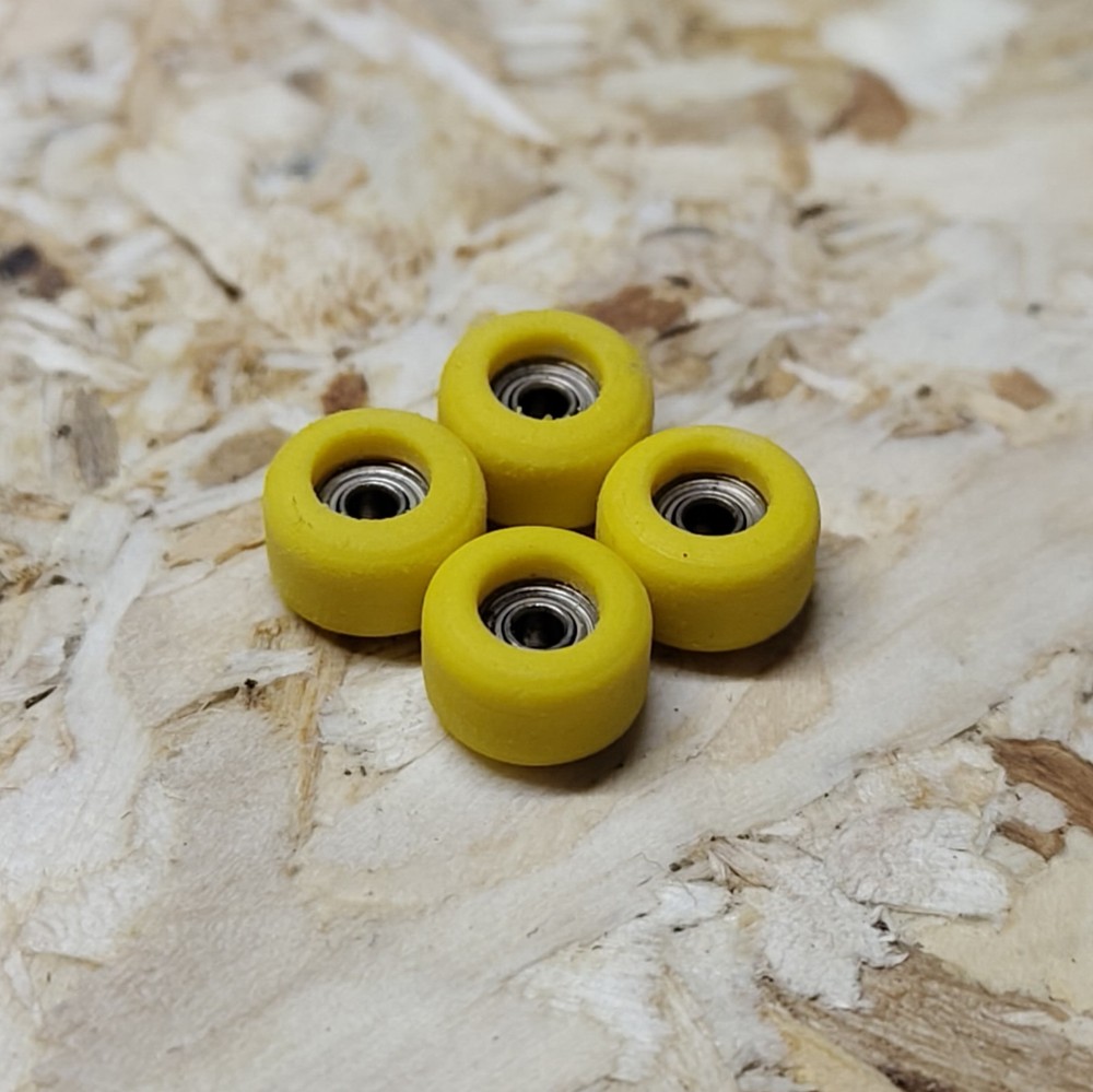 Oak Medium Fingerboard Wheels Banana