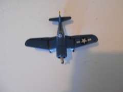 Toy U.S. Aircraft Carrier USS Doris Miller (CVN-81) w/4 WWII Airplanes, 18″ L