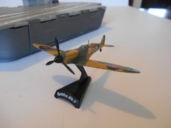 Toy U.S. Aircraft Carrier USS Doris Miller (CVN-81) w/4 WWII Airplanes, 18″ L