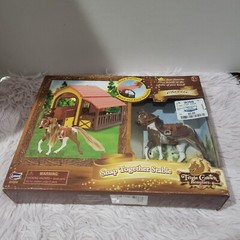 RARE Triple Crown Beauties Classic Edition Snap Together Stable 2007 Lanard Toys