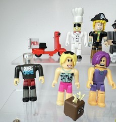 Roblox Lot 15 Mini Figures Heroes Apocalypse Rising Pizza Place Shark Bite
