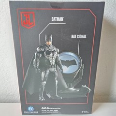 McFarlane Toys DC Multiverse Collector’s Club Justice League Batman & Batsignal