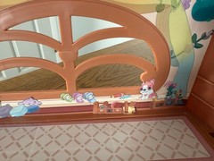 2018 Bluey Calypso’s School Playset Case Dollhouse. 12″ x 7″