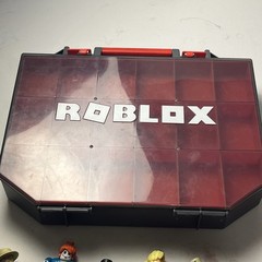 Huge! 50+ Roblox Action Figures & Accessories Collectors Carry Case – Mixed Lot