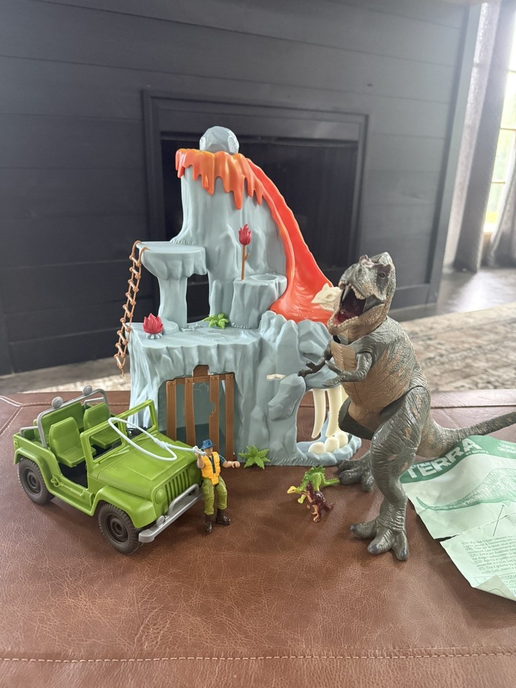 TERRA -By Battat Jungle Expedition Lava Mountain T.Rex Adventure Playset 🦖