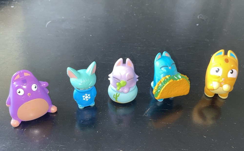 Lost Kitties Lot Of 4 Kitties + Accessories Hasbro