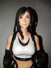 Tifa Lockhart Final Fantasy VII Remake Play Arts Kai Action Figure
