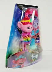 Trolls World Tour Fashion Celebration Poppy Figurine and Accessories