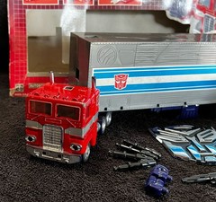 G1 1984 OPTIMUS PRIME • T4 STAMP COMPLETE w/BOX ART • VINTAGE G1 TRANSFORMERS