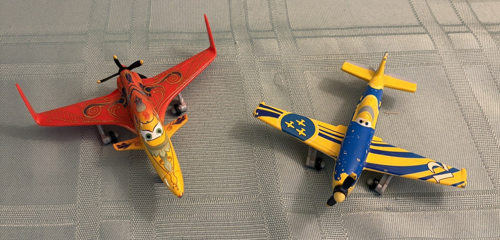 Disney Pixar Planes Diecast Gunnar Nordic 12 & Ishani Indian Racer #6