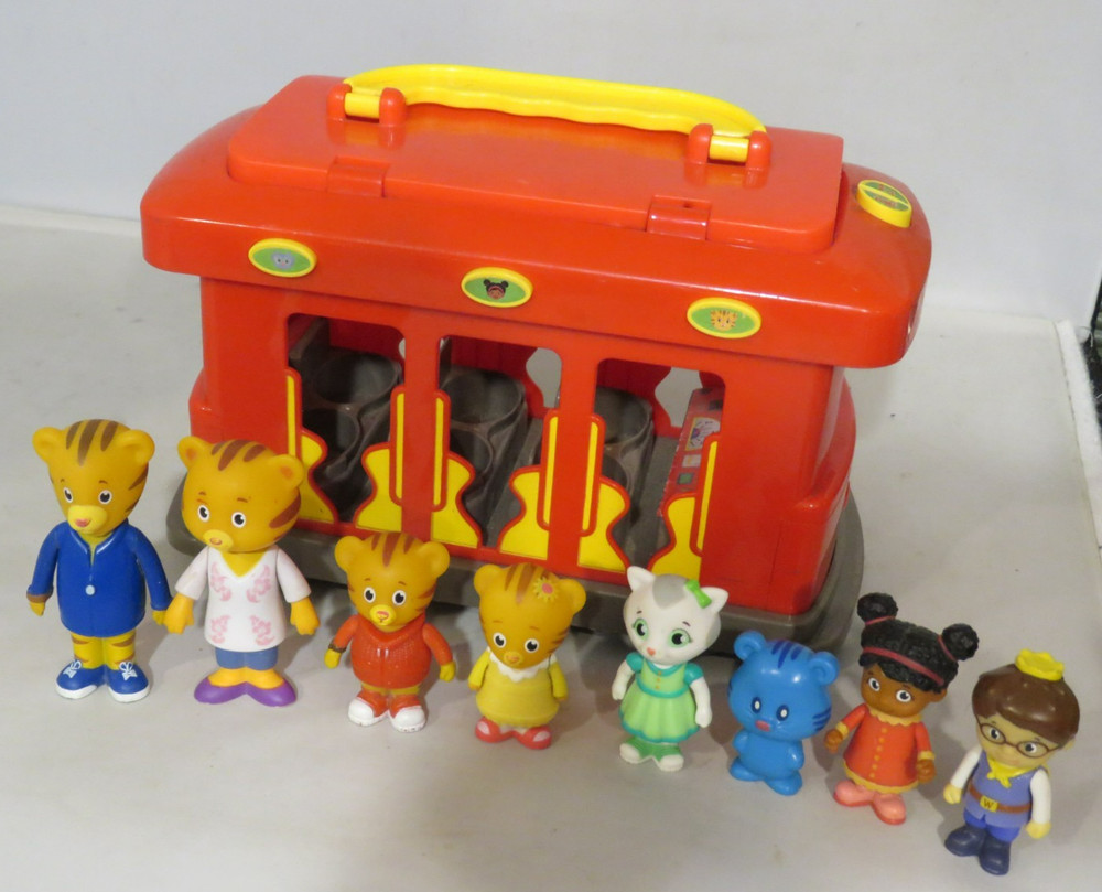 Daniel Tiger Trolley & Figures Toy Lot Of 8 Figures TESTED WORKS