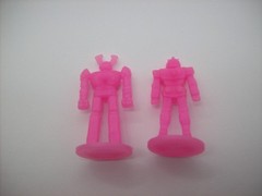 2x Vintage Future Robot Daltanious Plastic 1.25″ Toy Figures, Bandai