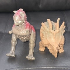 Crazed Carnotaurus Disney’s Dinosaur 2000 Toy Figure & Eema Styracosaurus FLAWED