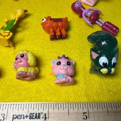 Small Toy Lot Of 24 Girls Hatchimals, Monster Minis, Troll, Lost Kitties, Etc