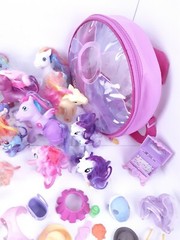 My Little Pony lot of 21 various Ponies Tons of Accessories and bag Free Ship