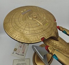 Playmates – Star Trek TNG 7th Anniversary GOLD USS Enterprise 1993 w/ Documents