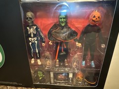 NECA Aliens Fireteam Elite Spitter & Halloween 3 season of the witch. New sealed
