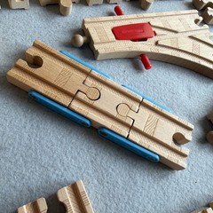 LOT of Vintage Thomas The Train Wooden Railway Tracks 69 Pieces Maron Bridge