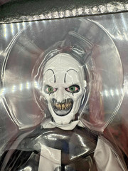 Mezco Toyz LDD Present Damien Leone’s Terrifier Art The Clown 15″ Action Figure.